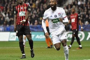  斯特拉斯堡vs尼斯爆发大规模冲突，多人染红被罚下  