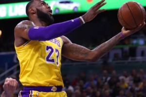  詹姆斯里程碑夜湖人终结雄鹿连胜  