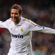  意甲传奇退役，布冯含泪告别绿茵场  