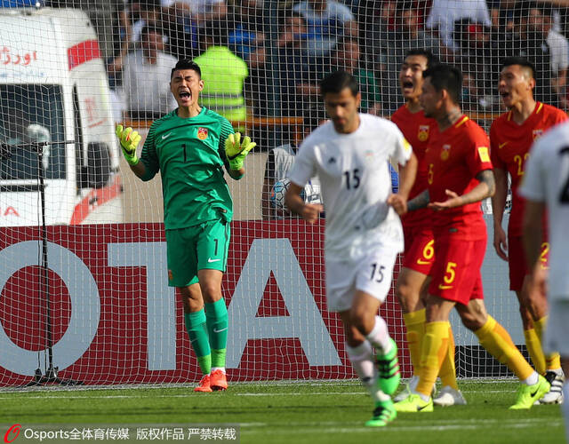  亚特兰大门将神扑多次，力保球门不失取一分  